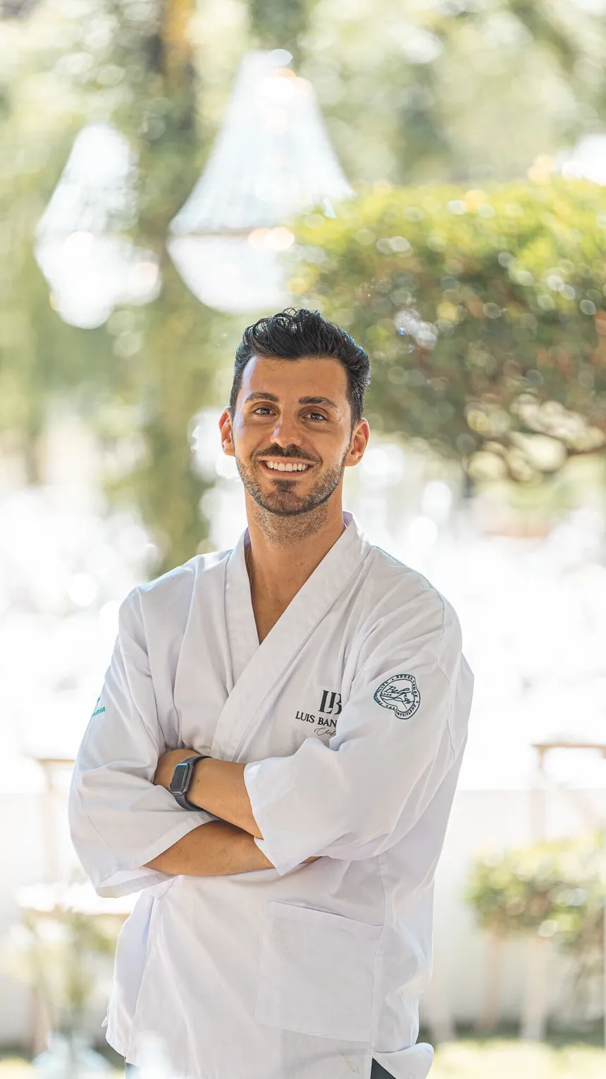 Luis Bandera preparando sushi